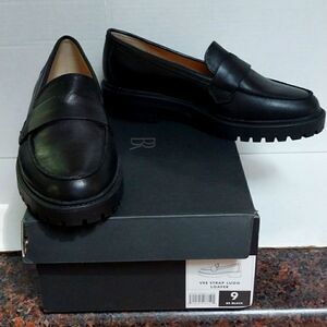 Banana Republic Vee Strap Lug Loafer...SIZE 9...NEW